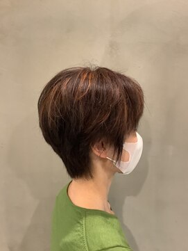 サンロード美容室 大人ショート×香草カラー