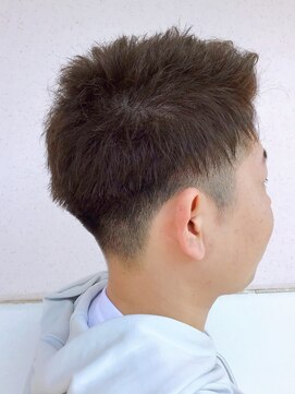 ラフィート(Hair Produce Rafeet) アッシュグレー☆刈り上げスタイル