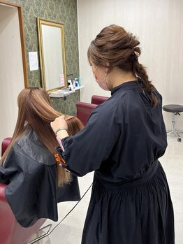 ヘアーアンドネイルサロン キララ(hair&nail salon KIRARA)の写真/経験豊富なハイキャリアの女性スタイリストが、女性ならではの目線でご提案。髪のお悩みもご相談下さい♪