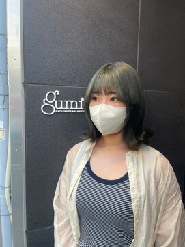 グミ(gumi) *gumi*ハイトーン×ペールカーキ