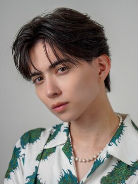 オーシャントーキョーオーバー 渋谷(OCEAN TOKYO OVER) 波巻き束感ショートツーブロックマッシュアップバングコンマヘア