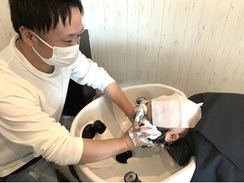 ヘア サロン ラフ(Hair Salon RougH)の写真/２種類（スッキリ爽快感or甘い匂いで癒し効果抜群）の選べる炭酸ヘッドスパで、日頃の疲れも癒される♪