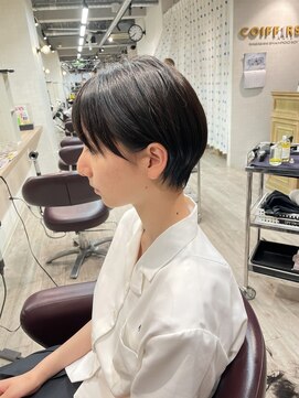 コワファーストナガサキシャンプーボーイ(COIFF1RST NAGASAKI SHAMPOO BOY) 大人可愛い20代30代40代黒髪前下がりショートボブ丸みショート◎