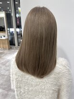 イト(ito.)&nbsp;白髪活かしベージュ_グレージュカラー_レイヤーロング