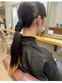 ロングヘアの毛先カラー
