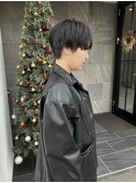 黒髪のコンパクトタイトショート
