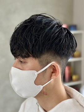 レヴィア(REVIA) メンズカットニュアンスパーマフェードカット眉カット