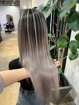 メリー オオサカ(Merly Osaka) ちゅるちゅるストレートに似合うバレイヤージュ