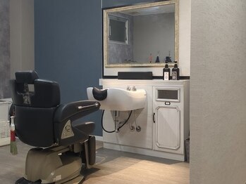 バーバーカミバコ 久留米(BARBER KAMIBAKO)の写真/【西鉄久留米徒歩５分】カット+シェービング+シャンプー込 ￥3500◇マンツーマンプライベート空間が魅力★