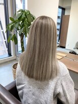 バランス 新宿(balance)&nbsp;小顔ロング×ハイライト×ホワイトシフォン×艶カラー×髪質改善