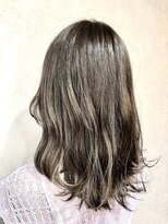 セシルヘアー(CECIL hair)&nbsp;３Dハイライトで動きを出す！ミディアムレイヤー