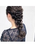 編みおろしヘアアレンジ