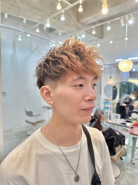 ロミー 本厚木(ROMMY.) 無造作パーマスパイラルパーマツイストパーマ 刈り上げメンズ