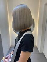 グレー_オリーブベージュレイヤーカットウェットヘア