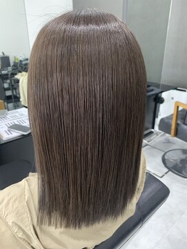 ディティール(Detail) メンテナンスカット×アイスグレージュ