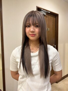 ブラックインナーカラー大人可愛いニュアンスカラーストレート