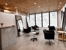 フィールヘアー 樟葉店(Feel hair)の雰囲気(シンプルな内装で居心地の良い空間にしてます!)