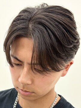 アウラ(AURA) フェザーショートテーパーフェードアクティブショート