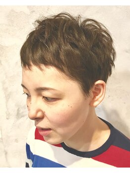 東京美粧の写真/一人一人に合わせた技術で、手ぐしで決まるショートスタイルを☆フォルムを重視した小頭効果も◎