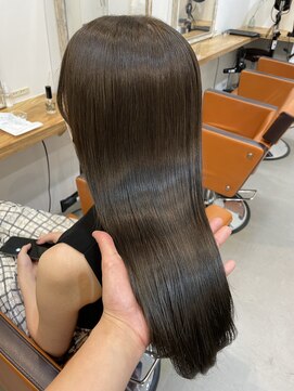 ネイヴィル(navile) ◎赤みのない透け感グレージュ