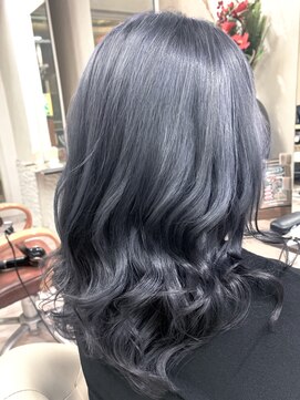 デザイナーズ ファクトリー(Designer's Factory) グレージュ　アッシュ カールセミロング