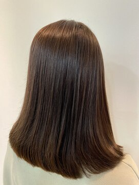 ピエスプリヴェ(PIECE PRIVE) 艶髪ミディアムストレートスタイル