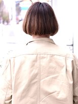 ビュートリアム 福岡(BEAUTRIUM) あご上まで切り込んだバランスのフラットボブヘアー