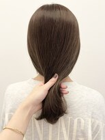 赤みを消したオリーブベージュカラー