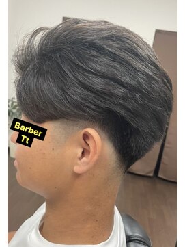 バーバーティー(Barber Tt) ローフェードツーブロックスタイル