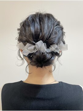 ネスト(Nest) ボブかけるふわふわシニヨン