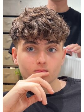 ブルニール 心斎橋(BLEUNIR) 外国人風 スペインカール 刈上げ マッシュ スパイラル