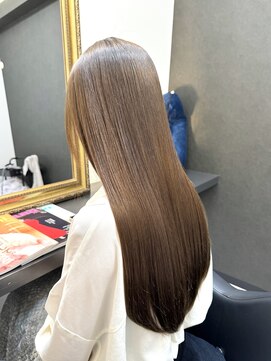 メロウ ツヤ髪ベージュ×ロングスタイル