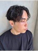 センターパート黒髪ツイストスパイラルパーマ
