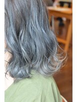 ピースリーヘア バイ カーサ(peathree.hair by CASA)&nbsp;ブルーグレー×切りっぱなしボブ