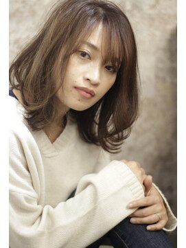 ティエラプラス(Tierra＋) ふんわり外ハネレイヤーくびれミディ アッシュブラウンカラー