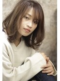ふんわり外ハネレイヤーくびれミディ アッシュブラウンカラー