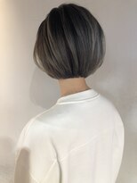 リバレッジ 広尾(Leverage)&nbsp;柔らかシルバーベージュバレイヤージュショートボブ