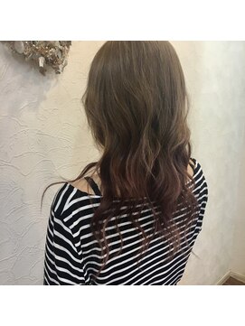 コミュニヘア(communi Hair) 淡いピンクがアクセントのベージュカラー