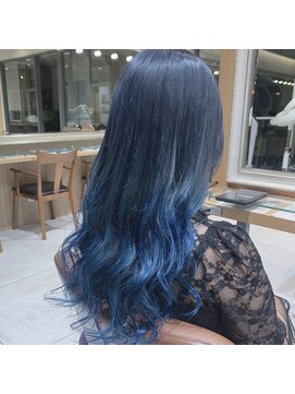 ネオリーブルカ 御茶ノ水店(Neolive Luca) ビビットブルーカラー