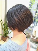 首がスッキリ見えるボブ