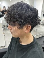 ヒュイル バイ ニアウ(Hwyl by Niau)&nbsp;メンズマッシュパーマ波巻スパイラルパーマニュアンスパーマ眉毛