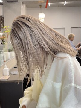 ヴァーディ オモテサンドウ(Vardy omotesando) ホワイトベージュ・ダブルカラー・ケアブリーチ・ミルクティー