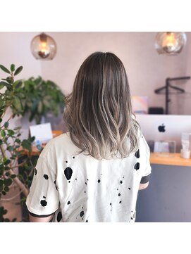 ミチ ノア(mich-nor-) ベージュ系バレイヤージュ◎20代30代40代