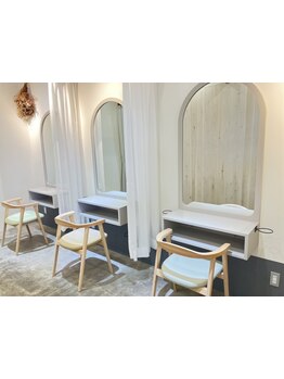 木の温もりを感じる落ち着いた店内で個室空間有♪《HashTAG》個室スペースで癒しのひと時を―。