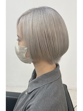 スライバイリアオオサカ(Sly By Ria OSAKA) シルバーカラー/ショート/ケアブリーチ【梅田】【大阪】
