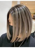 レイヤーカットアプリコットオレンジハイライトカラーボブヘア