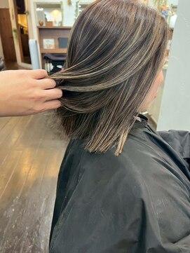 ウル(Ulu) 白髪ぼかしバレイヤージュ