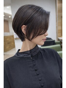 ジゼルアライ(gisele arai) 暗髪でも軽やかな大人ショート