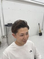 ウェルネス(Wellness)&nbsp;サイドパート、スキンフェード、ツイストスパイラル