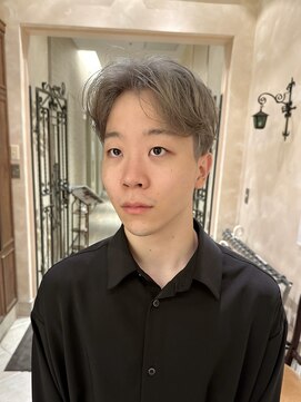 ビュートリアム265(BEAUTRIUM 265) センターパート/刈り上げ/韓国ヘア/シルバー/銀座